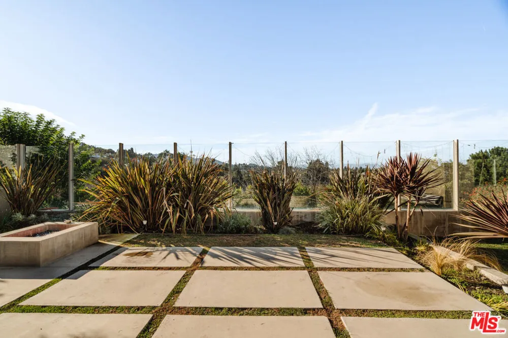 3423 Scadlock Lane Sherman Oaks, CA 91403
