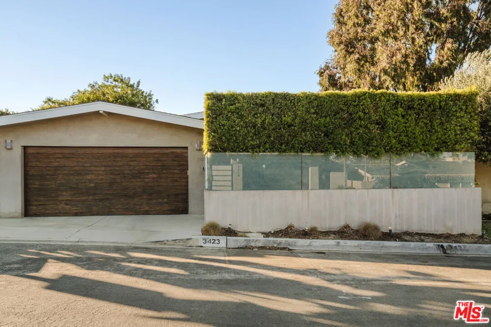 3423 Scadlock Lane Sherman Oaks, CA 91403