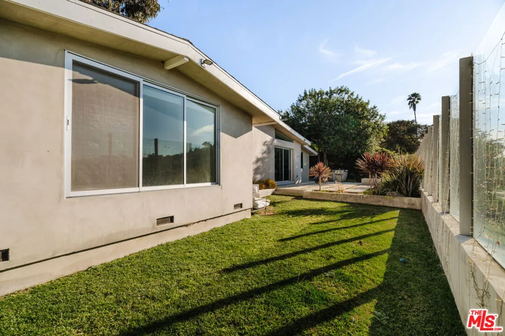 3423 Scadlock Lane Sherman Oaks, CA 91403