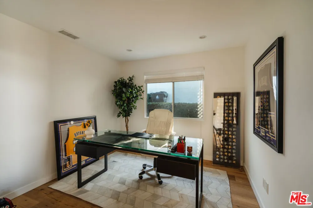 3423 Scadlock Lane Sherman Oaks, CA 91403
