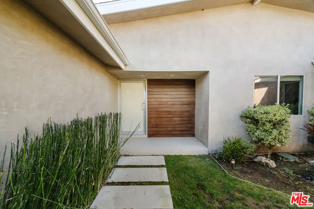 3423 Scadlock Lane Sherman Oaks, CA 91403