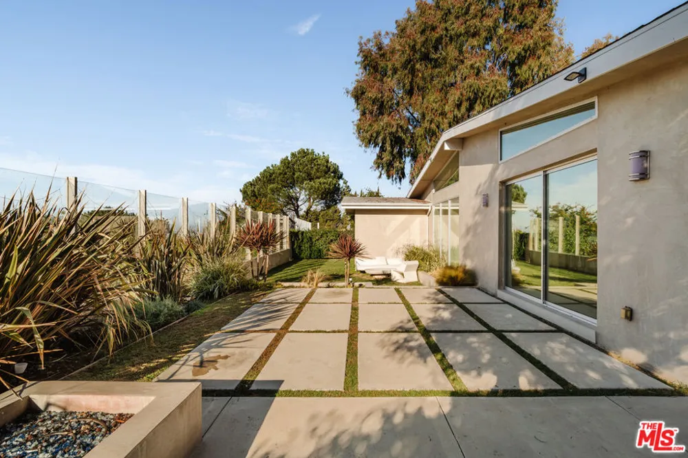 3423 Scadlock Lane Sherman Oaks, CA 91403