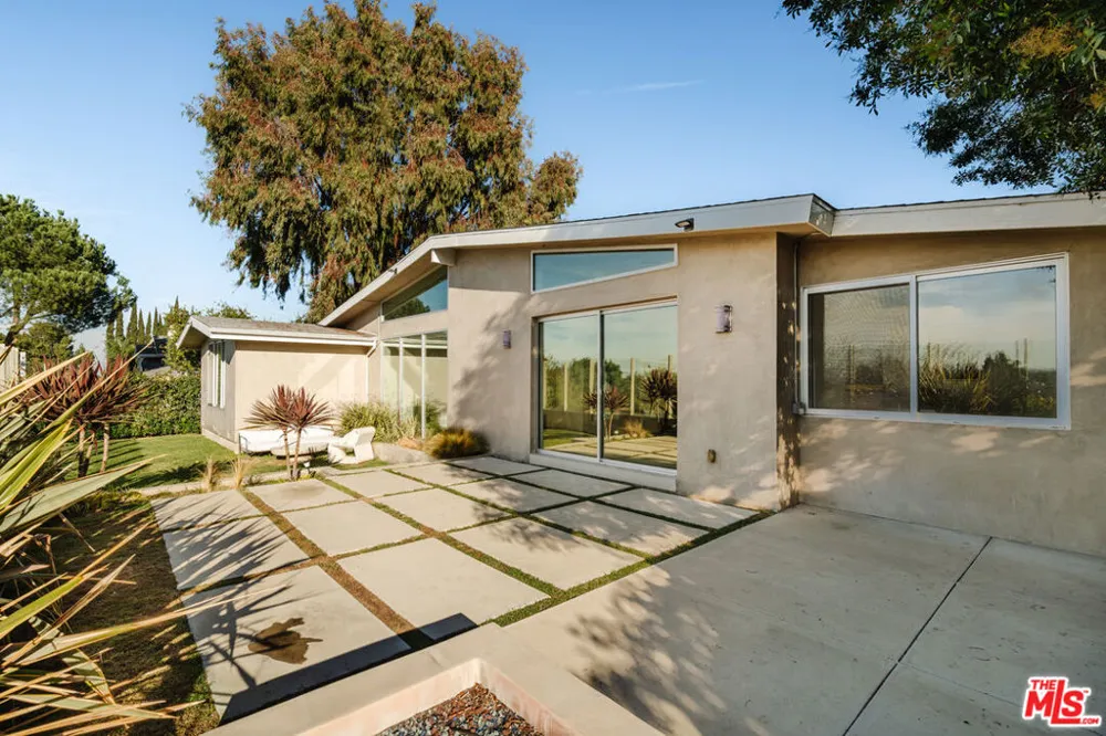 3423 Scadlock Lane Sherman Oaks, CA 91403