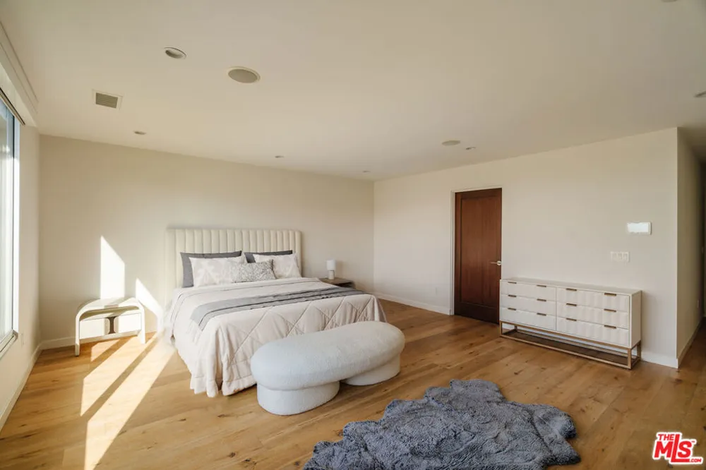 3423 Scadlock Lane Sherman Oaks, CA 91403