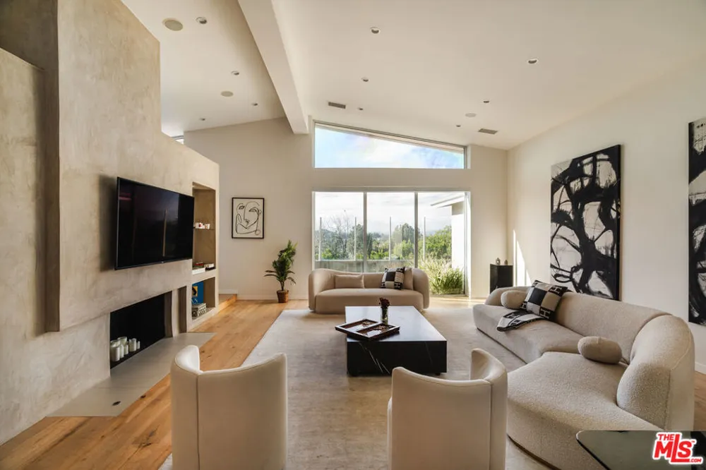 3423 Scadlock Lane Sherman Oaks, CA 91403
