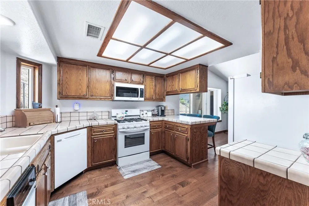 14733 Deer Bank Road Lake Hughes, CA 93532