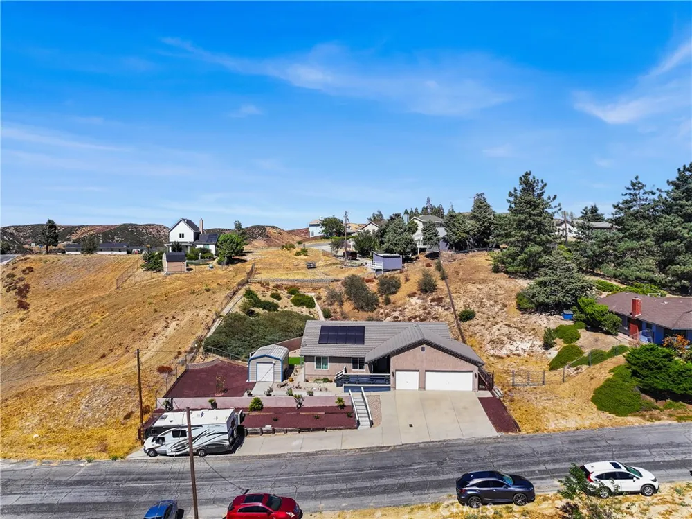 14733 Deer Bank Road Lake Hughes, CA 93532