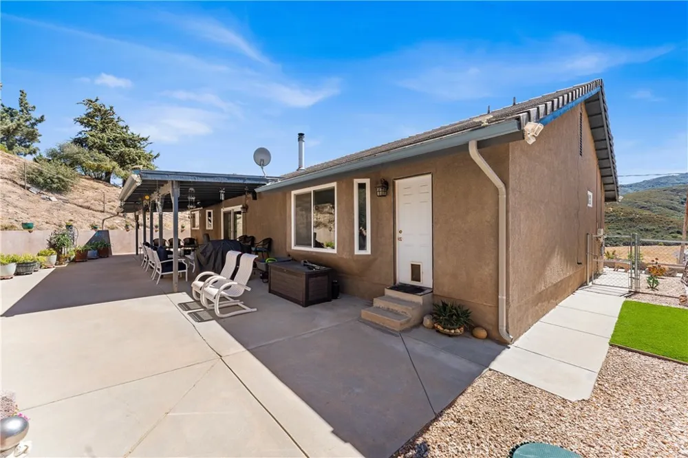 14733 Deer Bank Road Lake Hughes, CA 93532