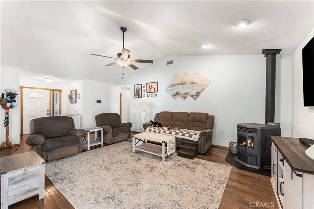14733 Deer Bank Road Lake Hughes, CA 93532