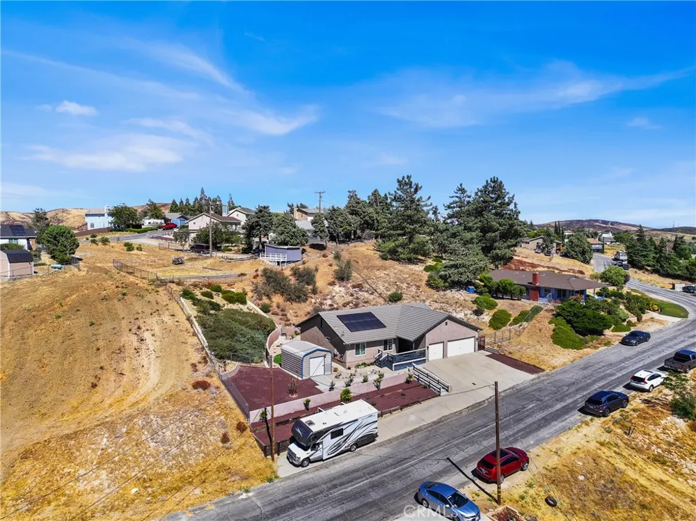 14733 Deer Bank Road Lake Hughes, CA 93532
