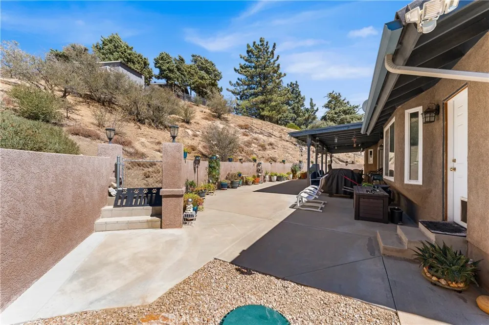 14733 Deer Bank Road Lake Hughes, CA 93532