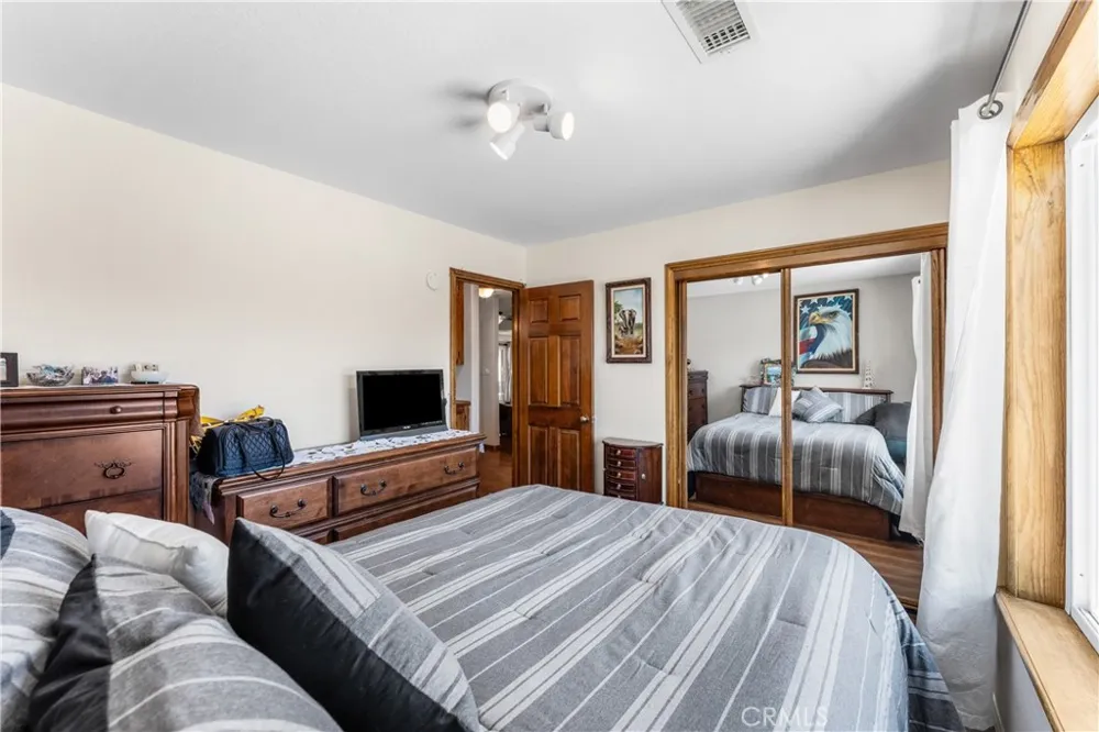 14733 Deer Bank Road Lake Hughes, CA 93532