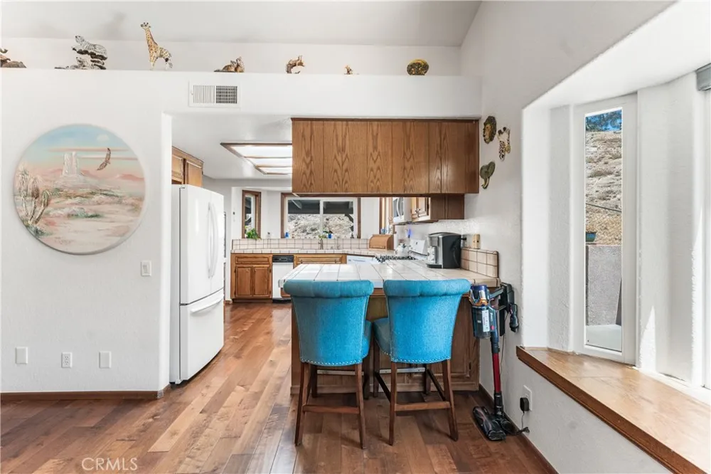 14733 Deer Bank Road Lake Hughes, CA 93532