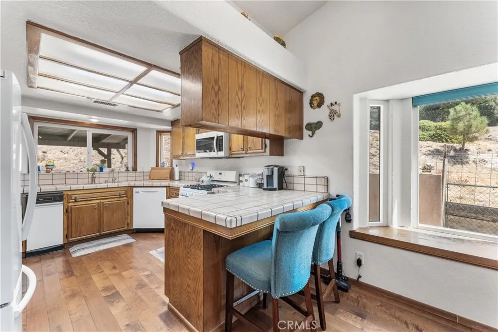14733 Deer Bank Road Lake Hughes, CA 93532