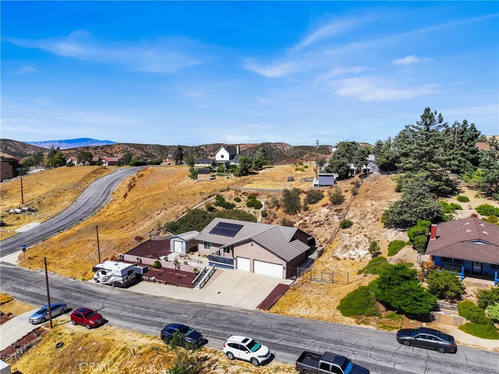 14733 Deer Bank Road Lake Hughes, CA 93532