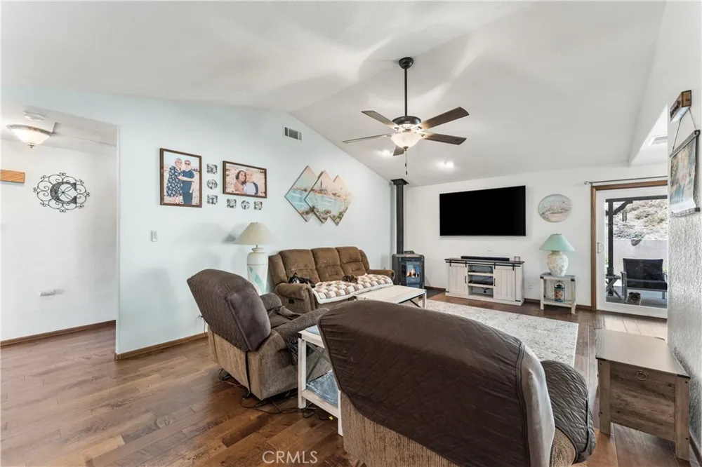 14733 Deer Bank Road Lake Hughes, CA 93532