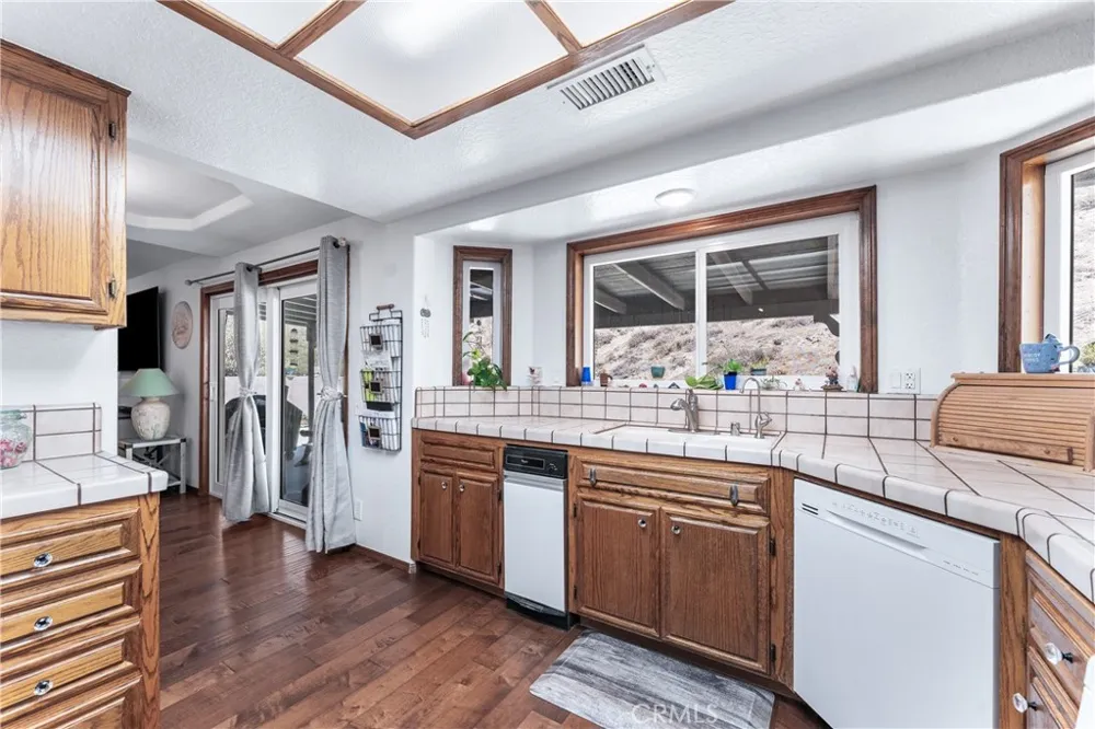 14733 Deer Bank Road Lake Hughes, CA 93532