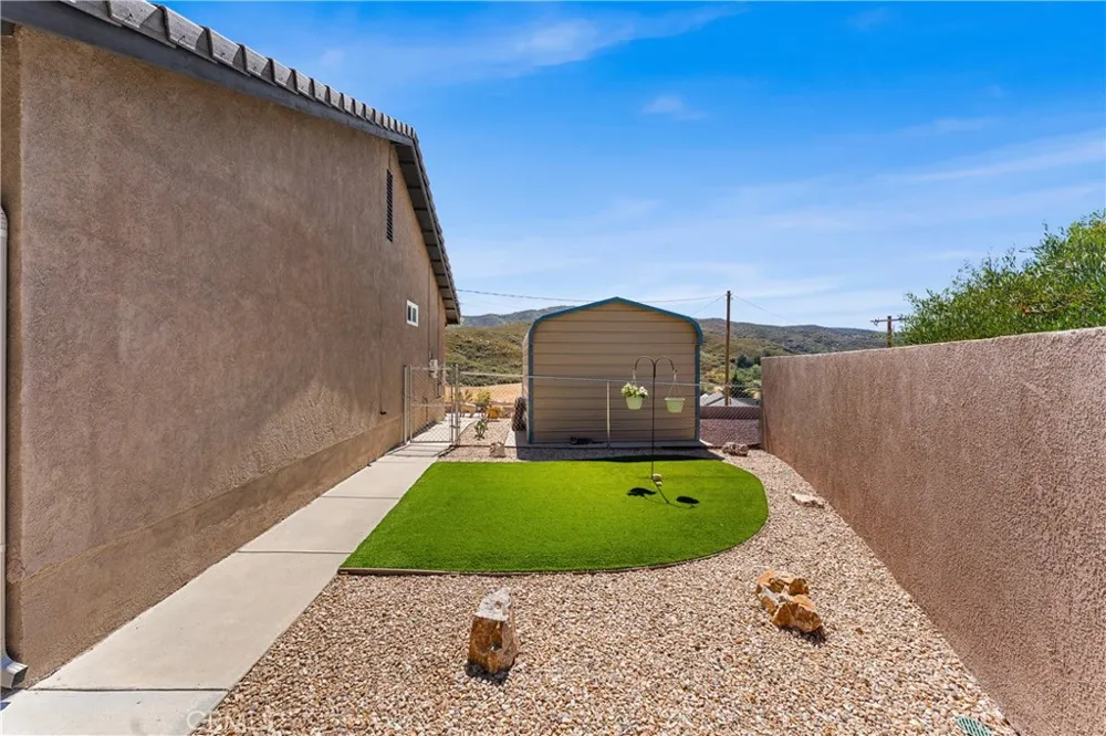 14733 Deer Bank Road Lake Hughes, CA 93532