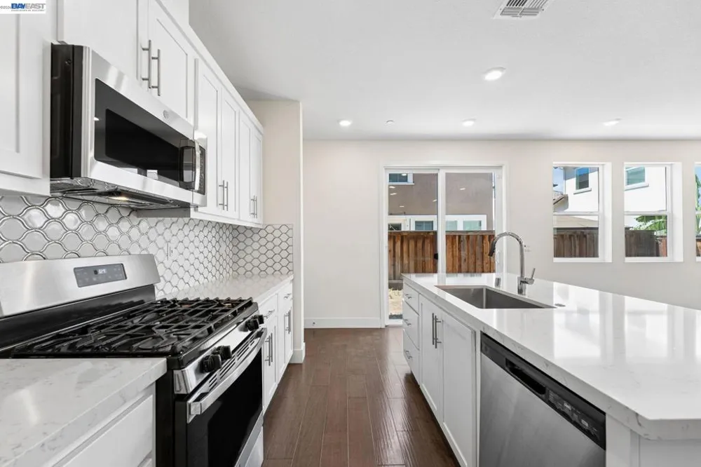 2107 Daimler St Lathrop, CA 95330