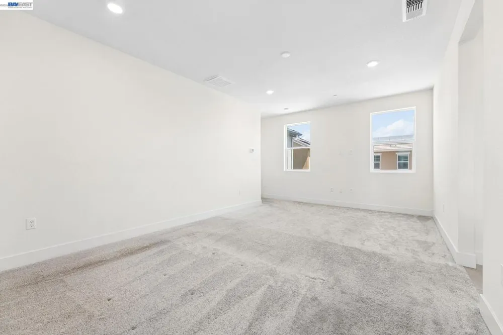 2107 Daimler St Lathrop, CA 95330