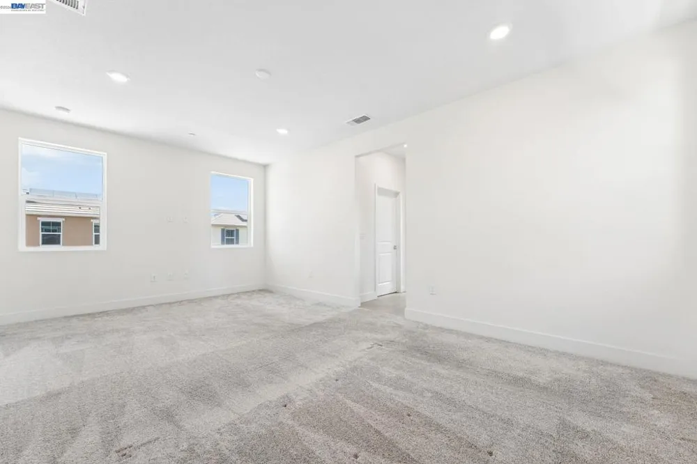 2107 Daimler St Lathrop, CA 95330