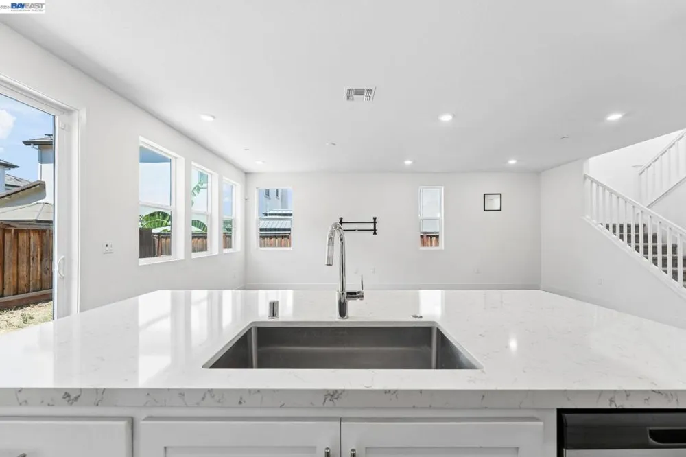 2107 Daimler St Lathrop, CA 95330
