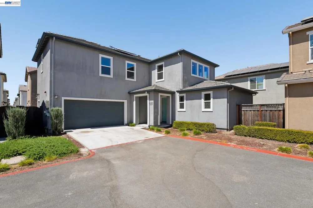 2107 Daimler St Lathrop, CA 95330