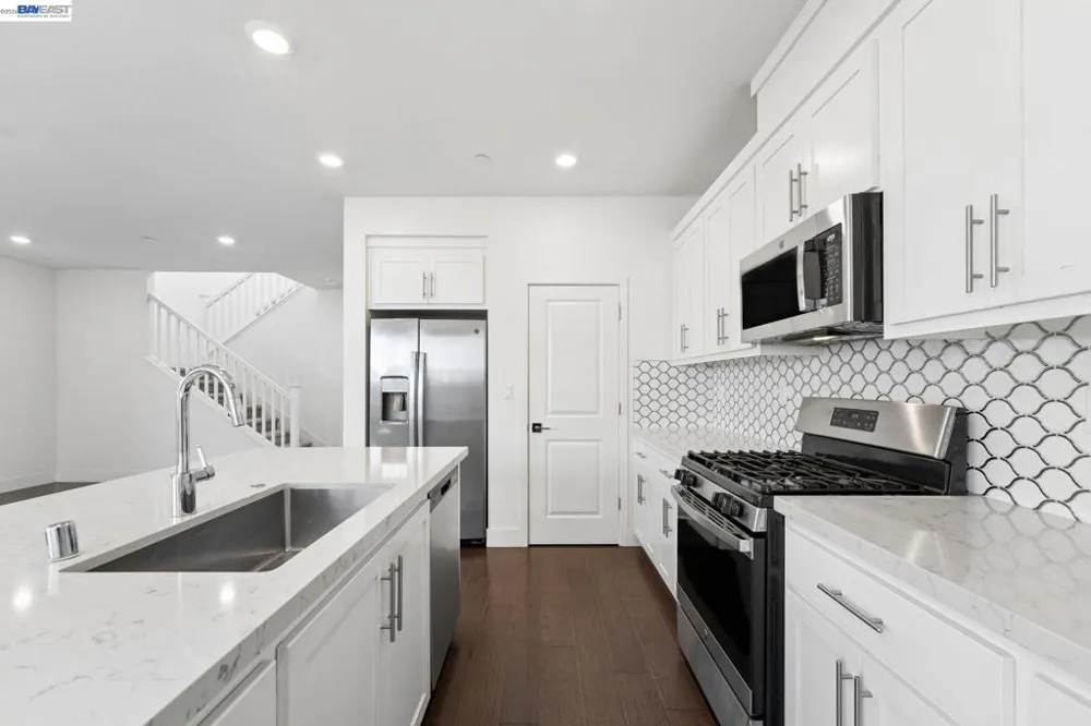 2107 Daimler St Lathrop, CA 95330