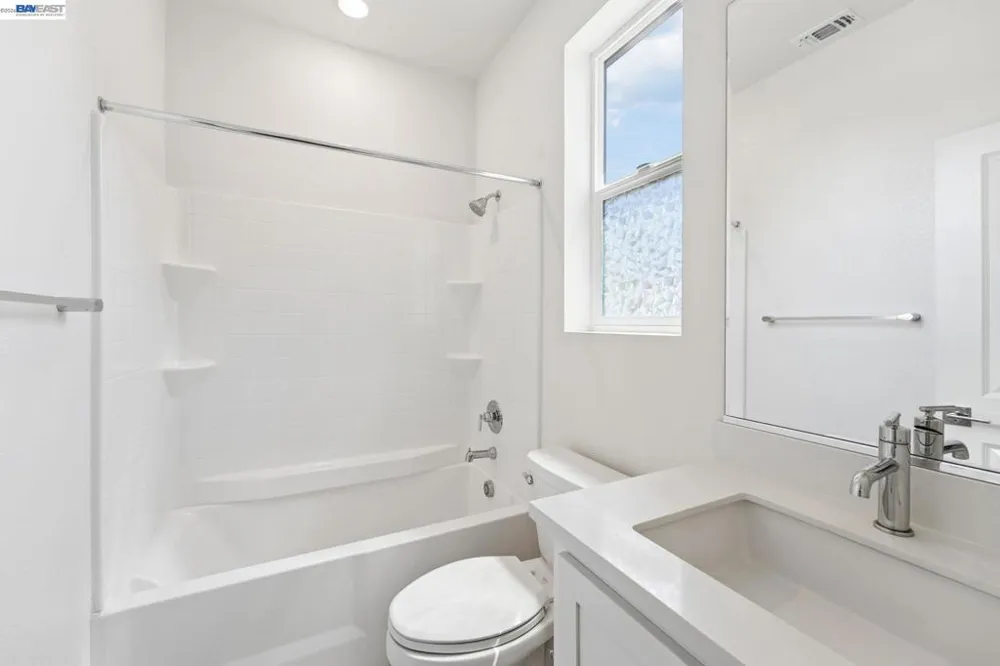 2107 Daimler St Lathrop, CA 95330