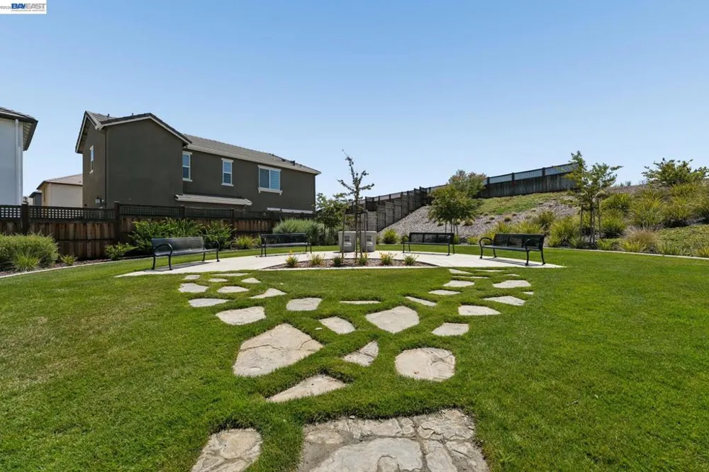 2107 Daimler St Lathrop, CA 95330