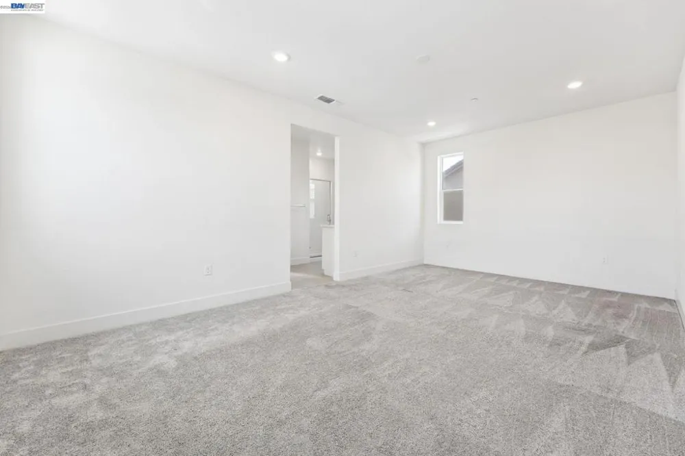 2107 Daimler St Lathrop, CA 95330