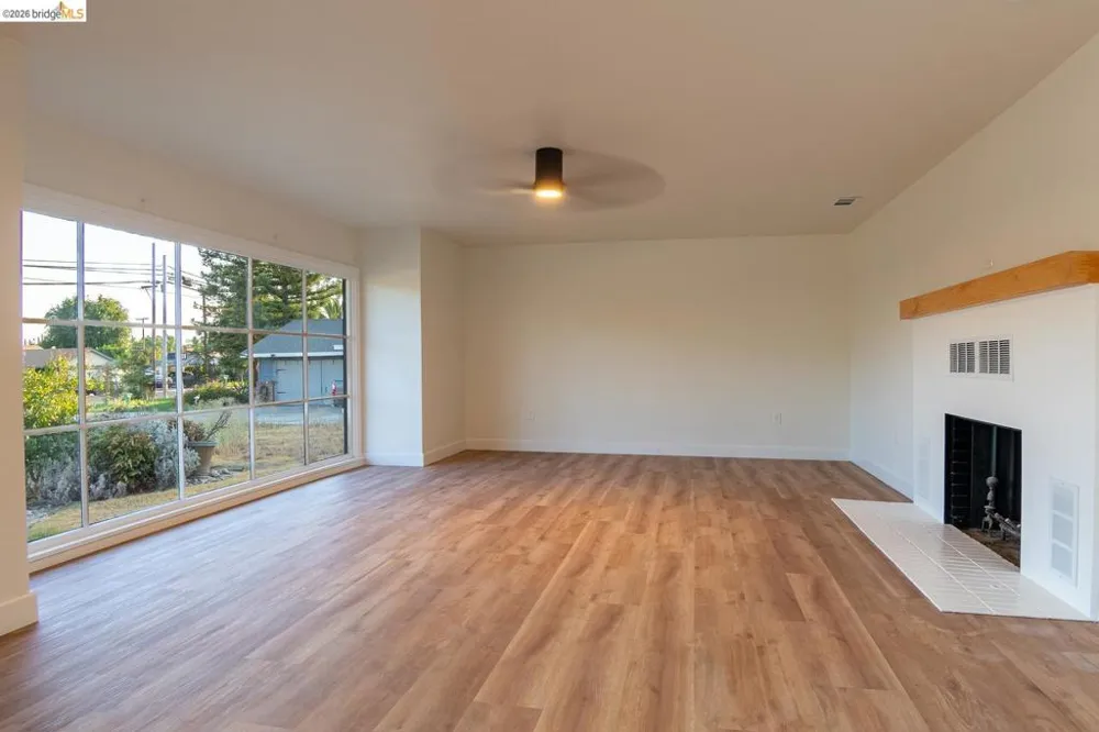 392 W Grand AVE Porterville, CA 93257