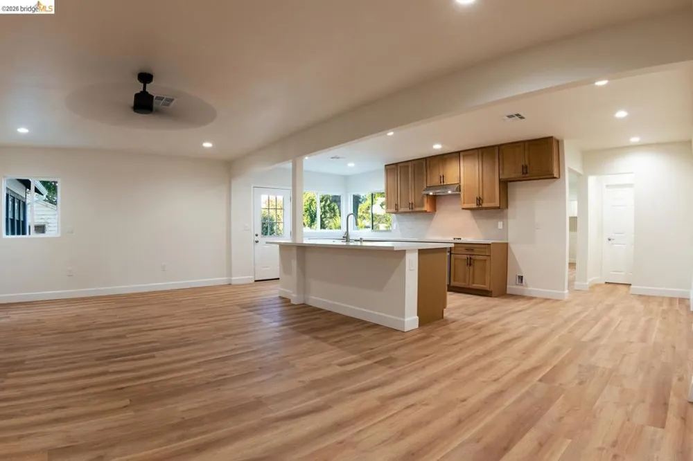 392 W Grand AVE Porterville, CA 93257