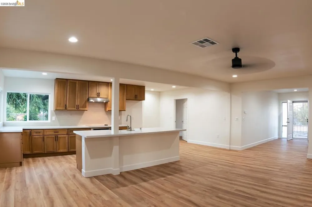 392 W Grand AVE Porterville, CA 93257