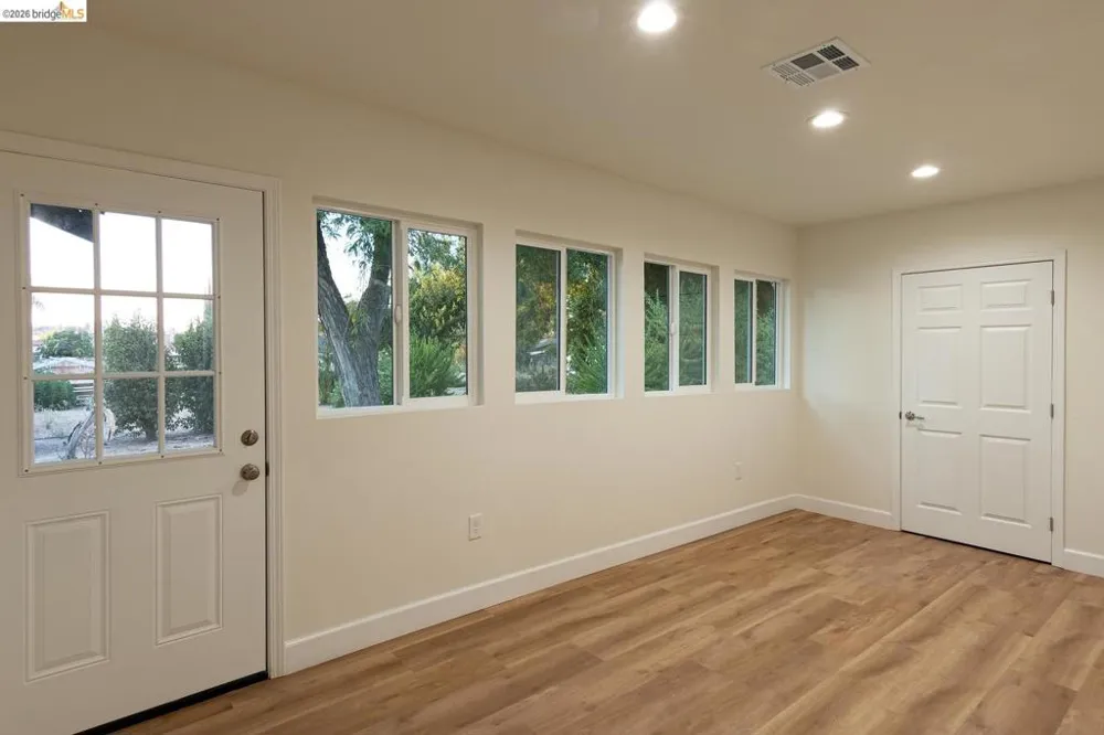 392 W Grand AVE Porterville, CA 93257