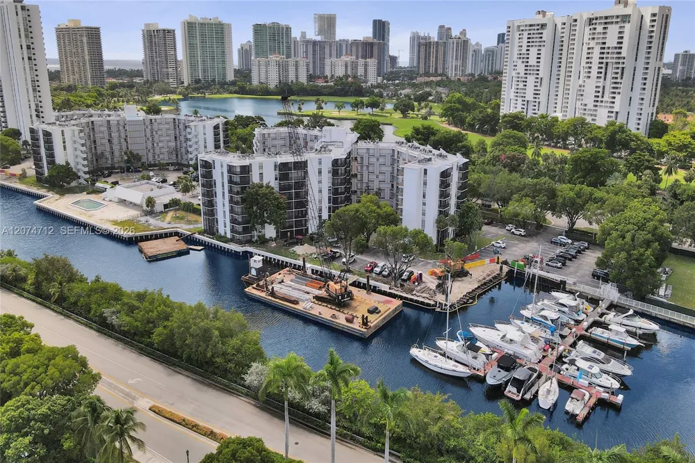 3401 Country Club Dr #EI403 Aventura, FL 33180