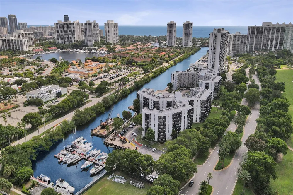 3401 Country Club Dr #EI403 Aventura, FL 33180