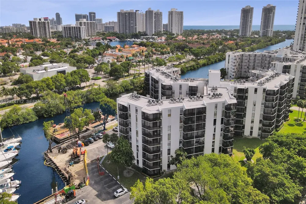 3401 Country Club Dr #EI403 Aventura, FL 33180