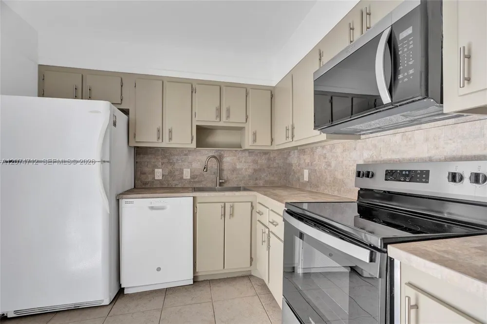 3401 Country Club Dr #EI403 Aventura, FL 33180