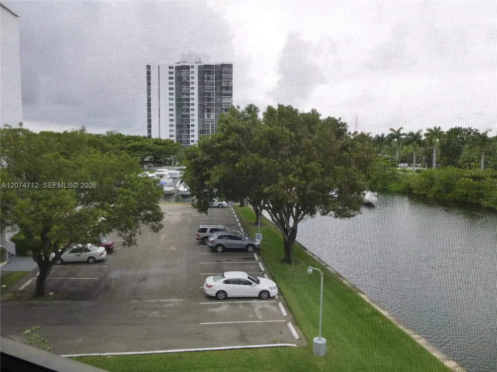 3401 Country Club Dr #EI403 Aventura, FL 33180