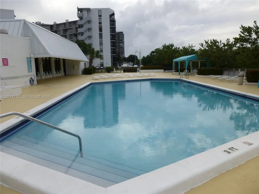 3401 Country Club Dr #EI403 Aventura, FL 33180