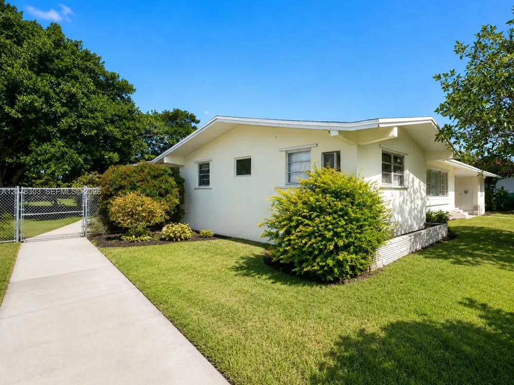 6450 SW 102nd Ave Miami, FL 33173