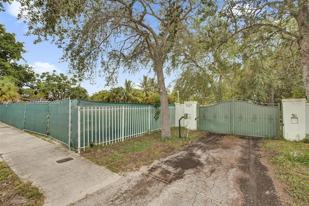 171 st North Miami Beach, FL 33162