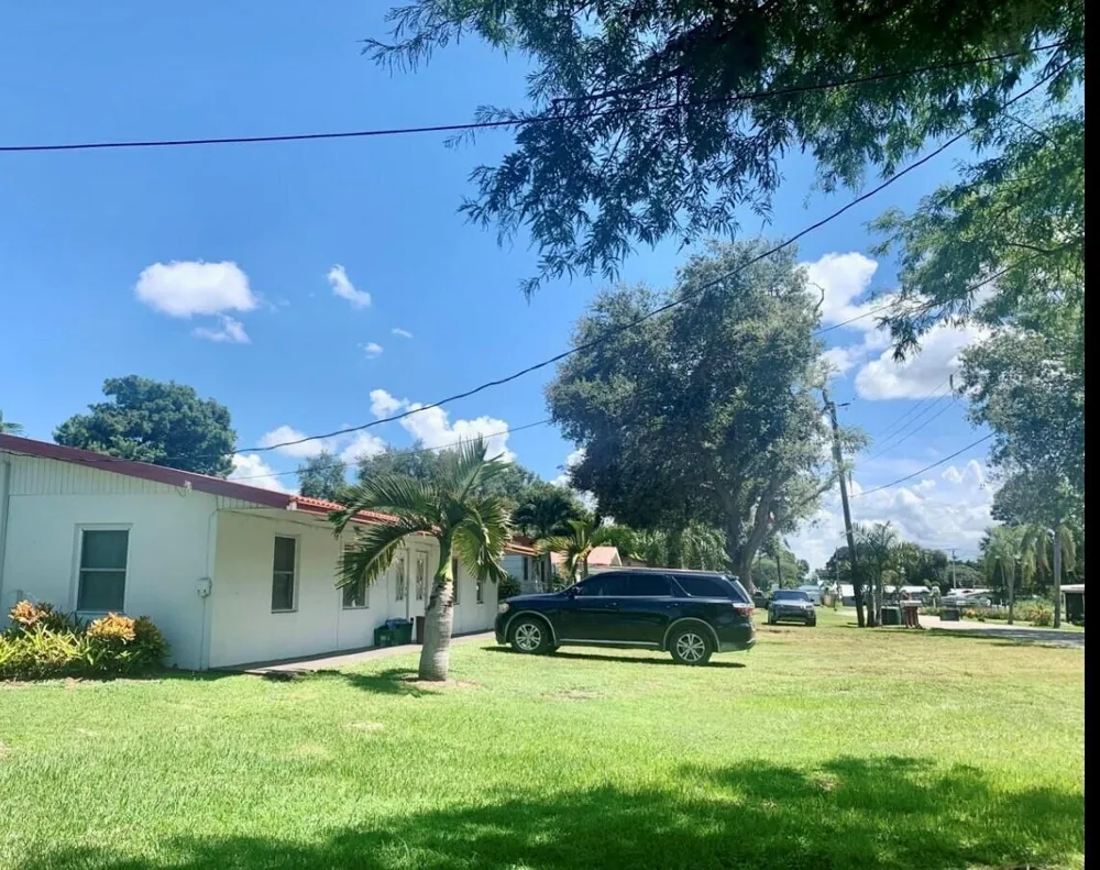3203 SE 29th Lane ## 6 Okeechobee, FL 34974