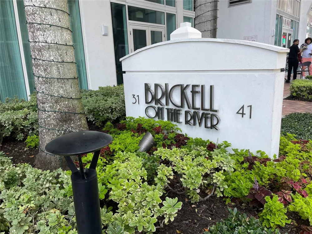 31 SE 5th St #2805 Miami, FL 33131