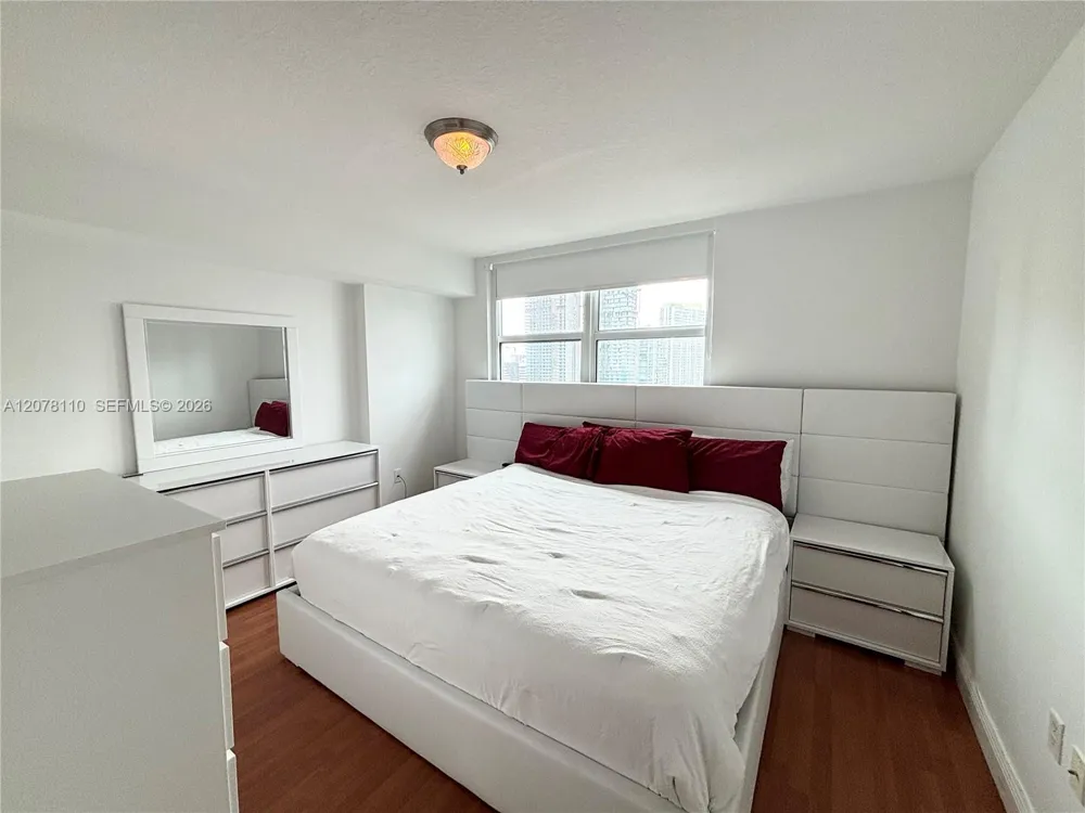 31 SE 5th St #2805 Miami, FL 33131