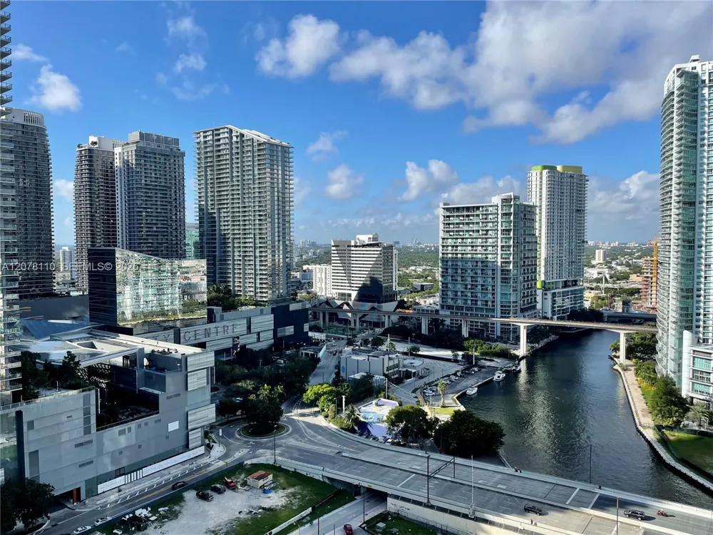 31 SE 5th St #2805 Miami, FL 33131