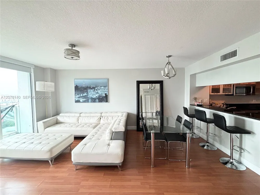 31 SE 5th St #2805 Miami, FL 33131