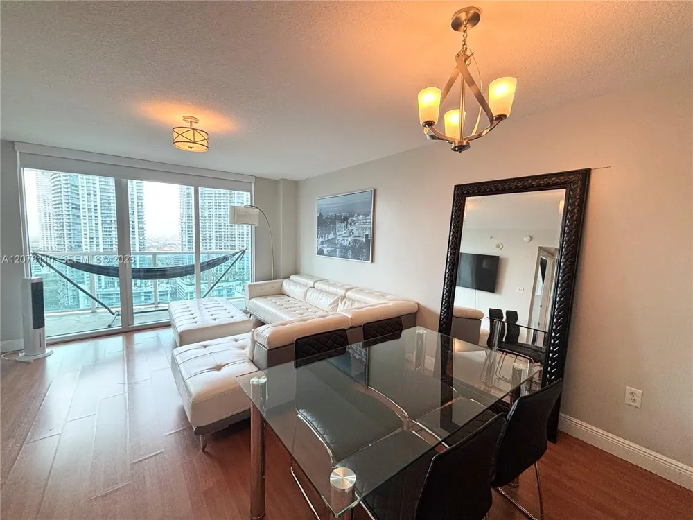 31 SE 5th St #2805 Miami, FL 33131