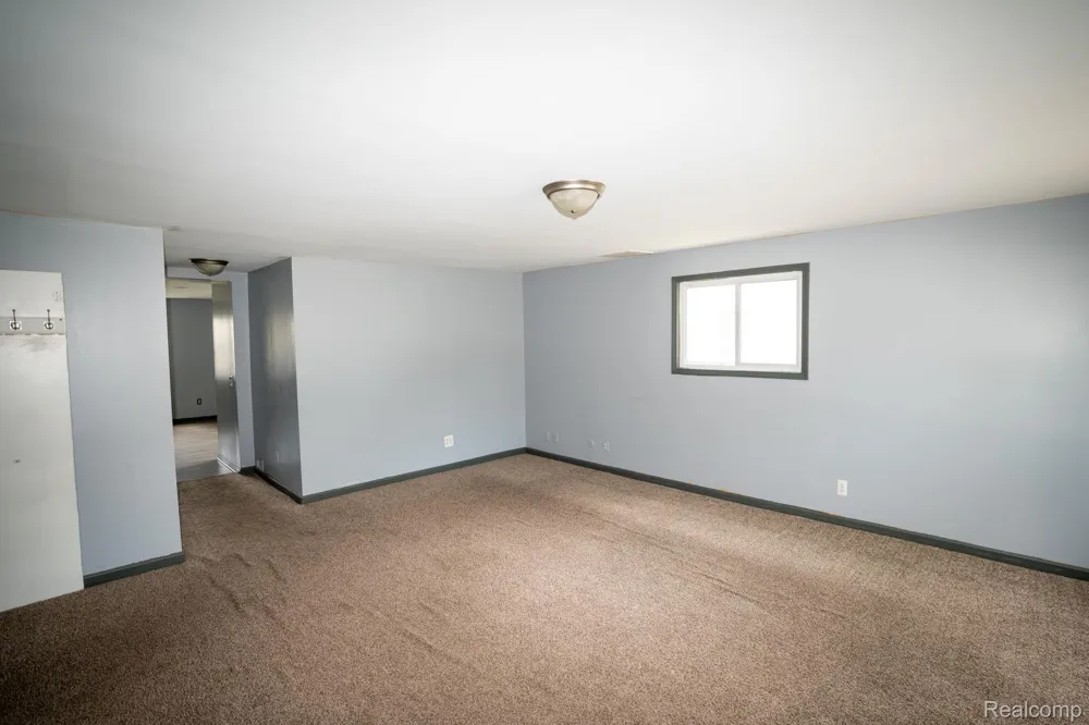 25143 Fern Street Roseville City, MI 48066